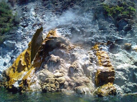 mangu3 575x431 New Zealands Best Hot Springs <br>& Geothermal Sites