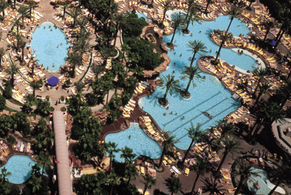 flamingo pool1 The Seven Wonders <br>of Las Vegas Pools