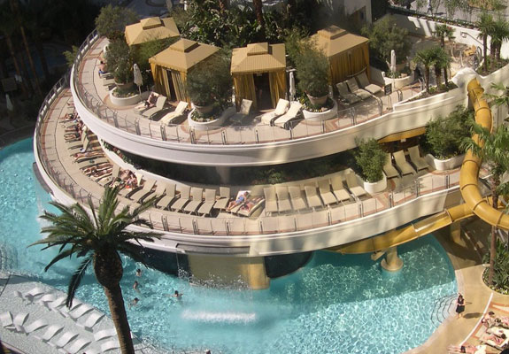 golden nugget pool1 The Seven Wonders <br>of Las Vegas Pools