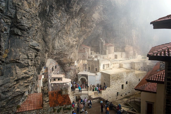 sumela turkey 2 5 Temples & Monasteries <br>on Perilous Cliff Sides