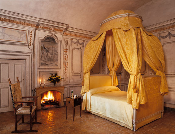 chateaude de bagnols 10 Lodge Luxuriously Like King Louis