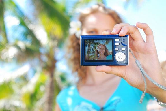 3 Cool Ways To Share Photos WHILE You Travel