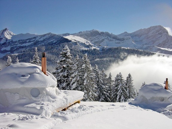 whitepod resort eco 1 575x431 The Ski Resort That Disappears Every Year