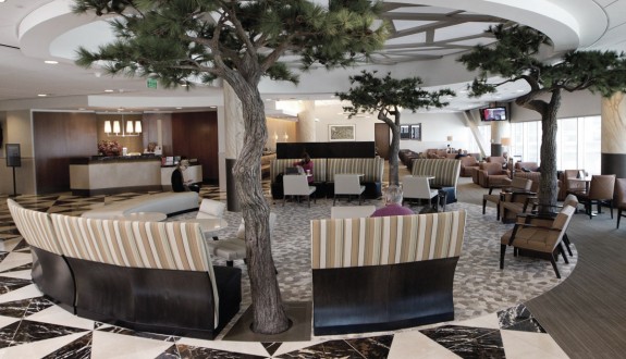 aa admirals club 575x330 Use Your Klout to Access American Airlines Lounges