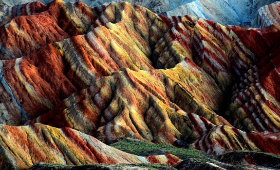 danxia gansu china zhangye 3 575x351 Chinas Pastel Painted Mountains